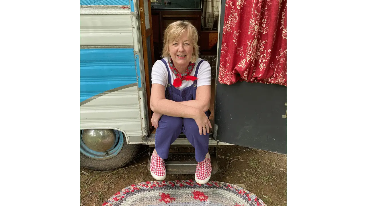 Photo of Janine Pettit.