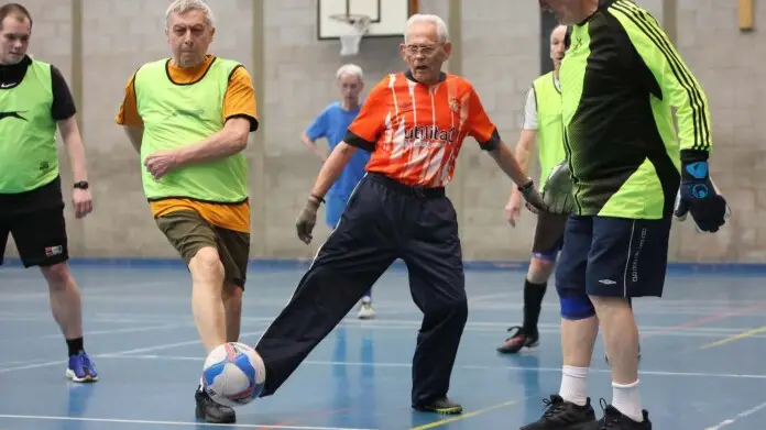 Photo of Mike Fisher, a 90-year-old soccer player - Image from SWNS.